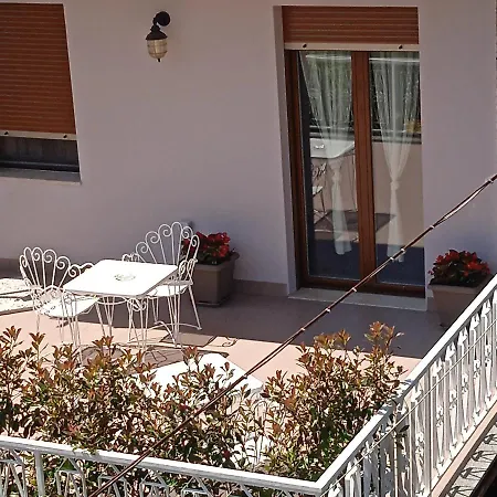 Stellanova 住宿加早餐酒店 3*